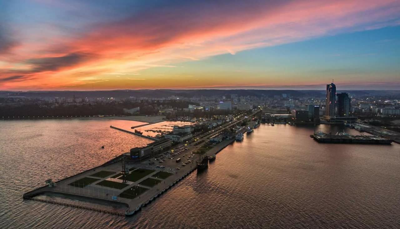 Apartament Przy Plazy W Centrum Gdyni - Prywatny Parking! Gdynia Exteriör bild